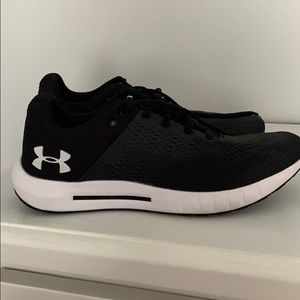 Men’s size 8 1/2 Under Armour running shoe